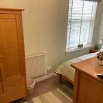 Number 10 Service Apartment - Danes